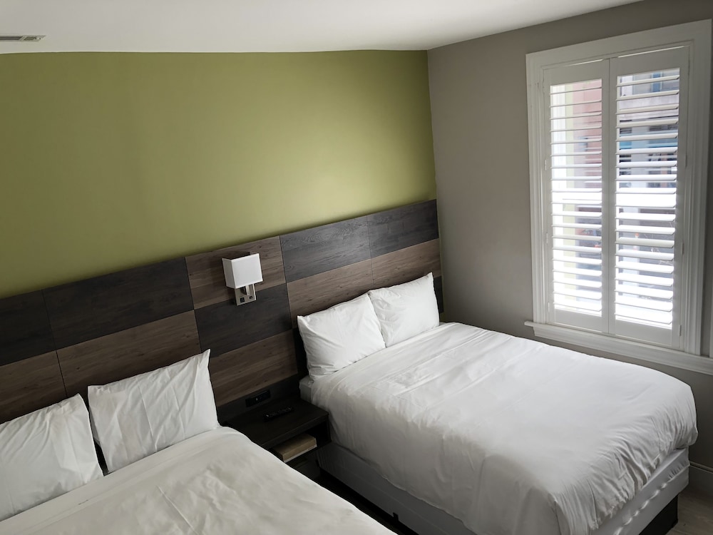 Bay Hotel - photo 9