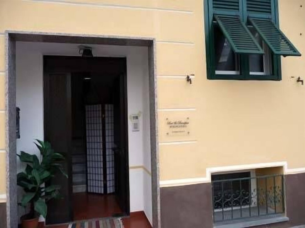 Appartamento Vacanze I Provenzali — 4-Star Luxury Hotel in Bordighera, Italy