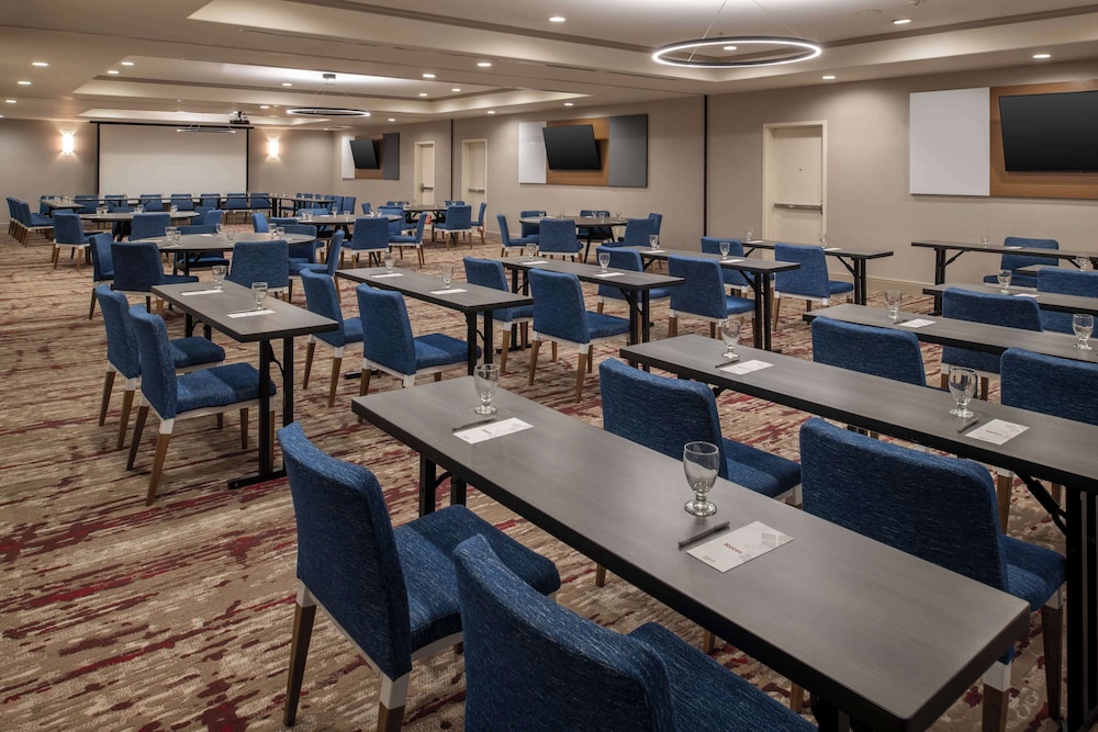 Hilton Garden Inn Fontana - photo 43