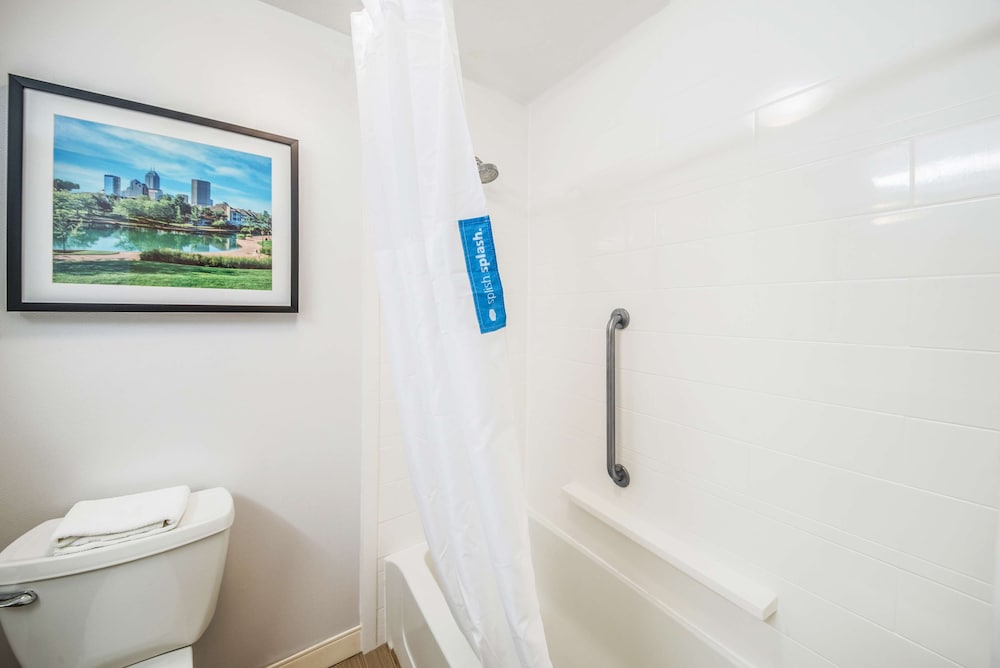 Hampton Inn Greenfield - photo 36