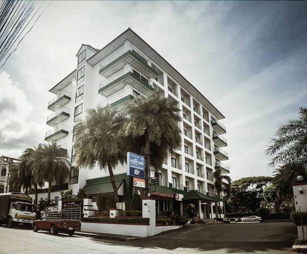 Maneerote Hotel Surin in Surin, Thailand