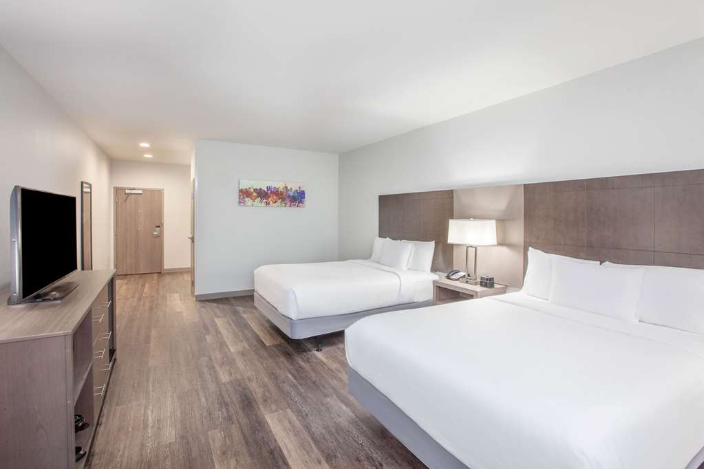 La Quinta Inn & Suites by Wyndham Dallas Duncanville - photo 22