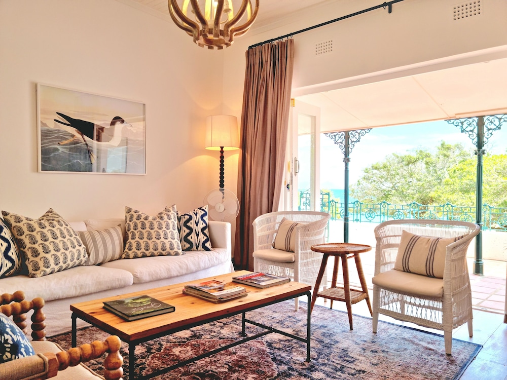 Milkwood Cottage Beachfront family vacation home Sleeps 6 — 4-Star Luxury Hotel in Cape Town, South Africa