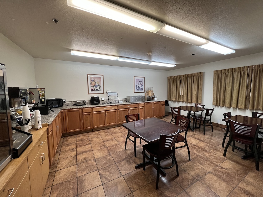 Americas Best Value Inn & Suites Ada - photo 15