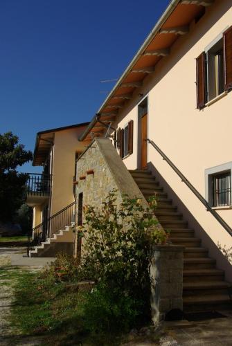 Villa Roccaccia — 4-Star Luxury Hotel in Tuoro Sul Trasimeno, Italy