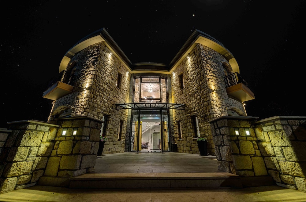 Chateau Rond Boutique Hotel & Spa in Loutraki, Greece