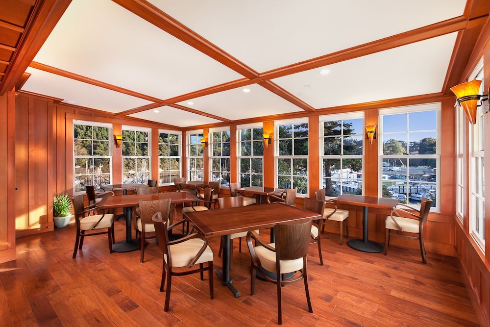 Noyo Harbor Inn Restaurant and Tavern - photo 114