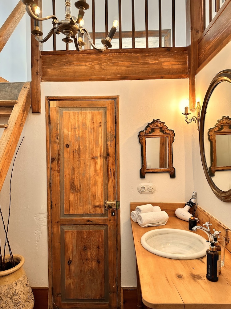 Hotel Emblematico La Casa De Los Naranjos in Haria, Spain