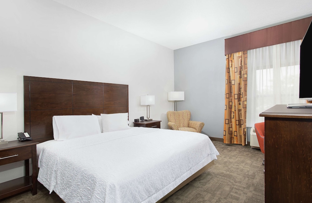 Hampton Inn Cullman - photo 19