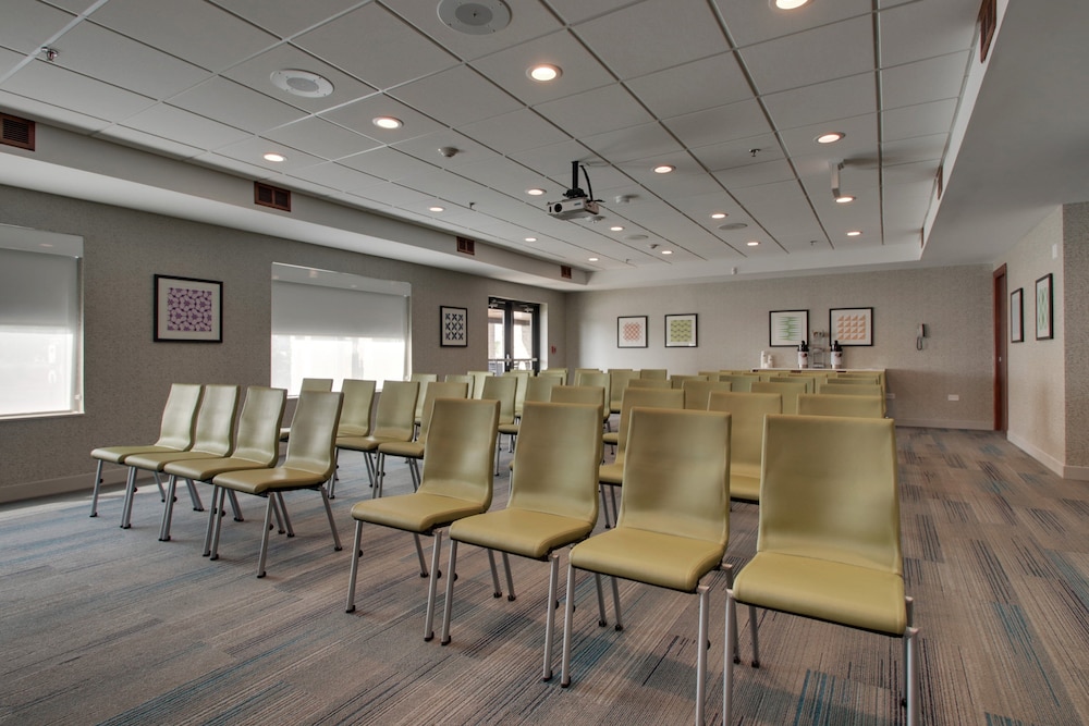 Holiday Inn Express & Suites Aurora Naperville by IHG - photo 57