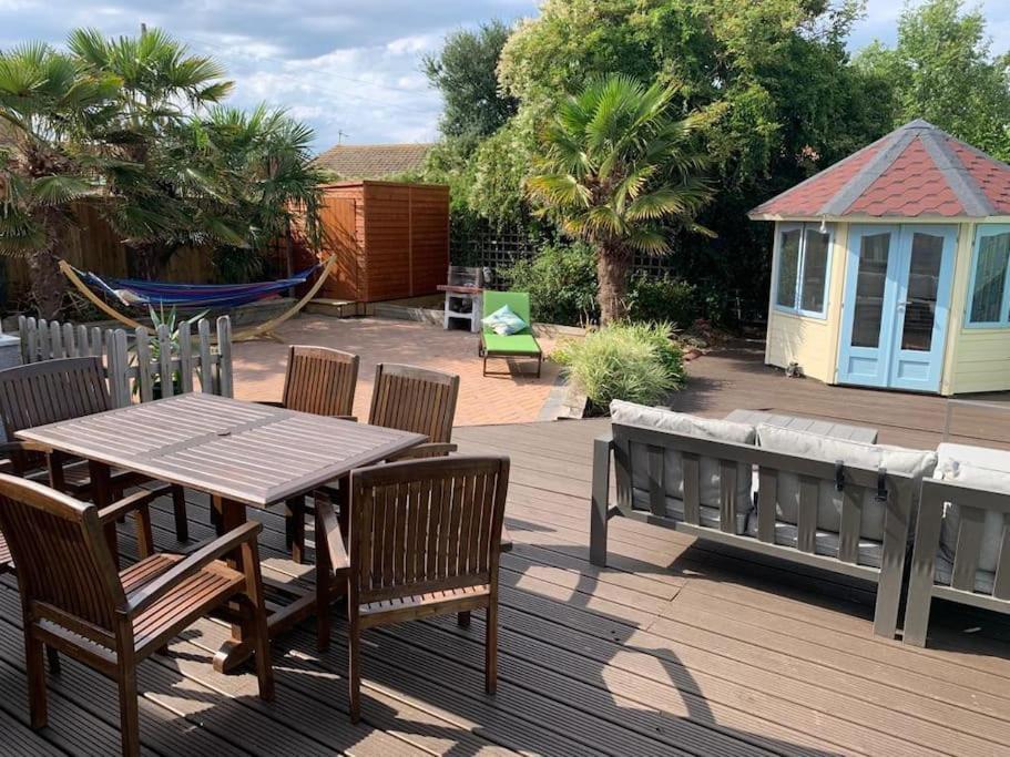 3 Bedroom Family Home. Just 5 Mins From The Beach — 4-Star Luxury Hotel in Herne Bay, United Kingdom