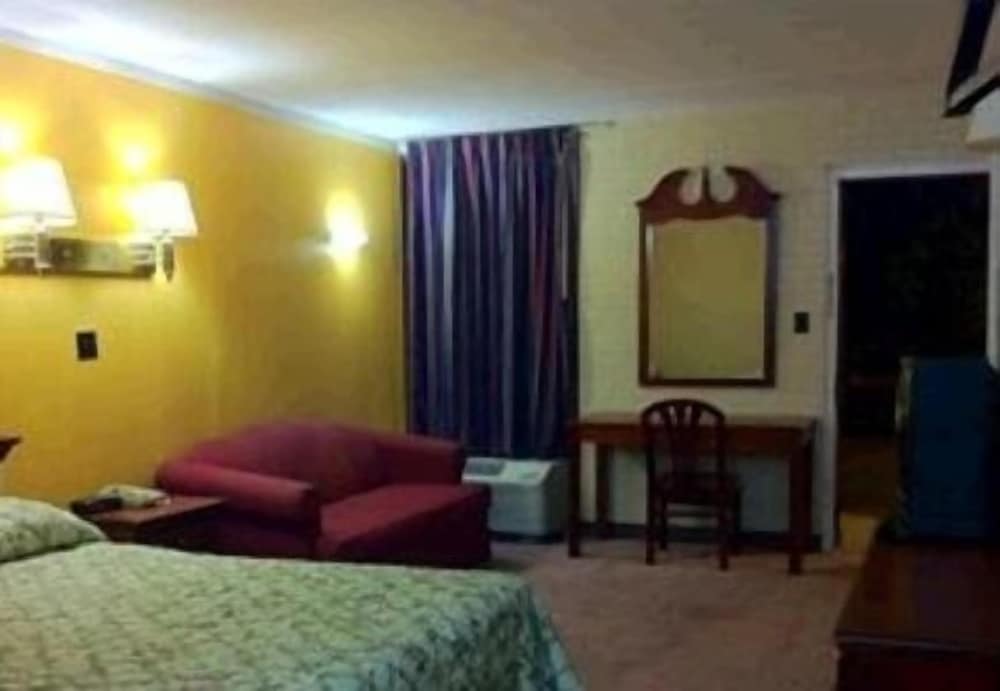 Rodeway Inn Charlotte South - photo 7