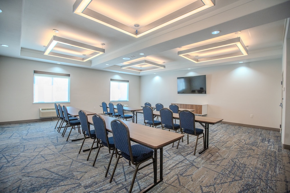 Holiday Inn Express Cleveland by IHG - photo 56