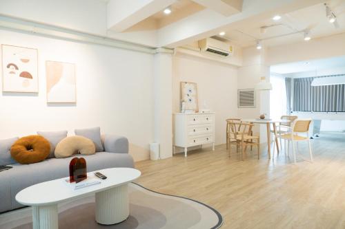 2BR minimal mu ji style 130SQM