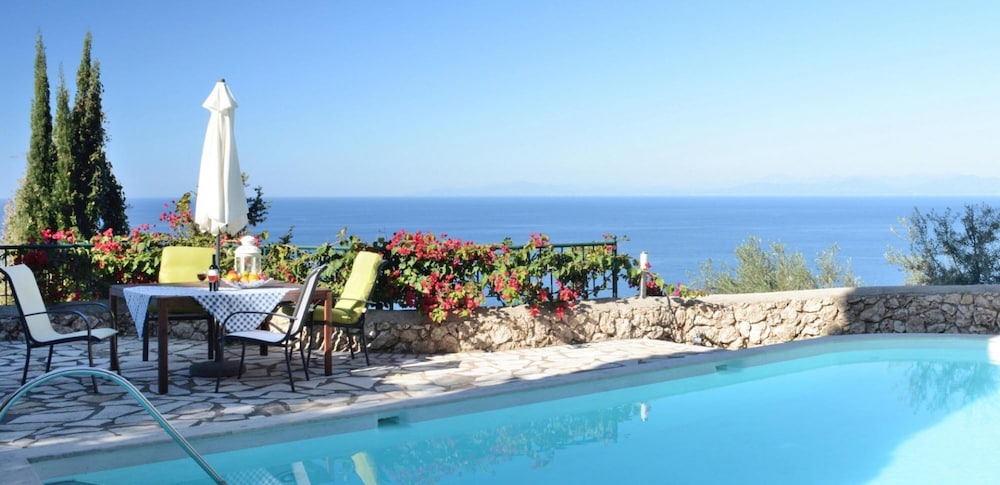 Villa Vista Splendida agios Nikitas Nature Villas — 4-Star Luxury Hotel in Lefkada, Greece