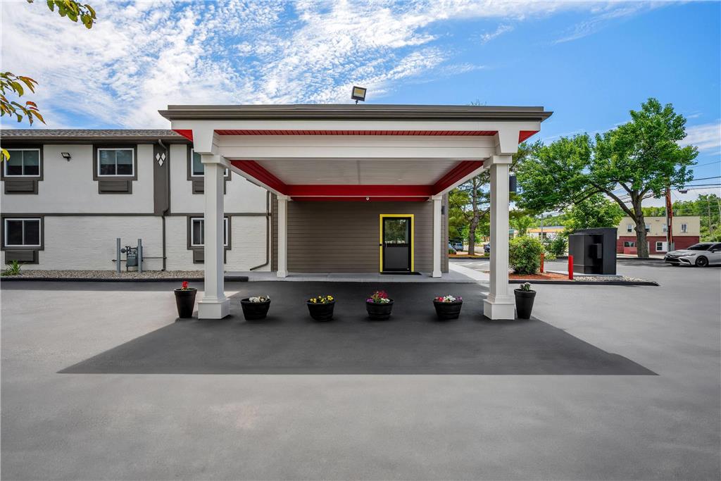 Super 8 by Wyndham Lewiston Auburn Area - carbon neutral hotel in Lewiston