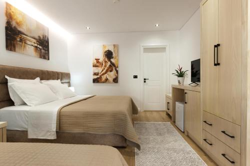 CastleView Inn — Gjirokaster — photo 2