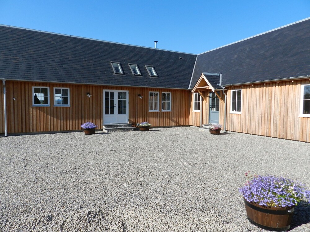 Highland Holiday Homes Muir Edge — 4-Star Luxury Hotel in Grantown On Spey, United Kingdom