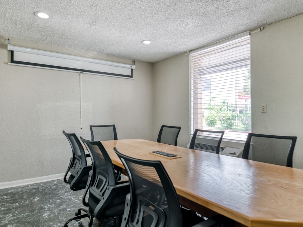 OYO Hotel Houston TX near Medical Center NRG Stadium - photo 24