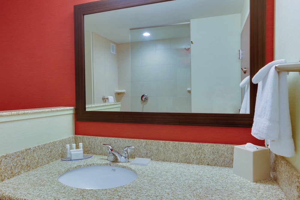 Courtyard by Marriott Pittsburgh North Cranberry Woods - photo 16