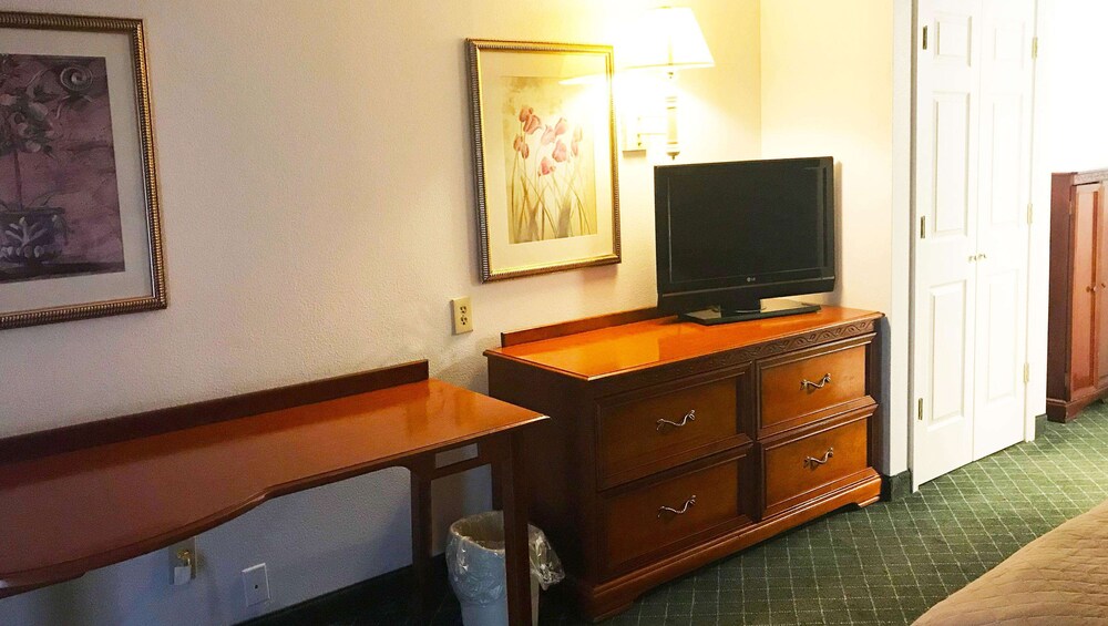 Magnuson Hotel Hattiesburg - photo 23