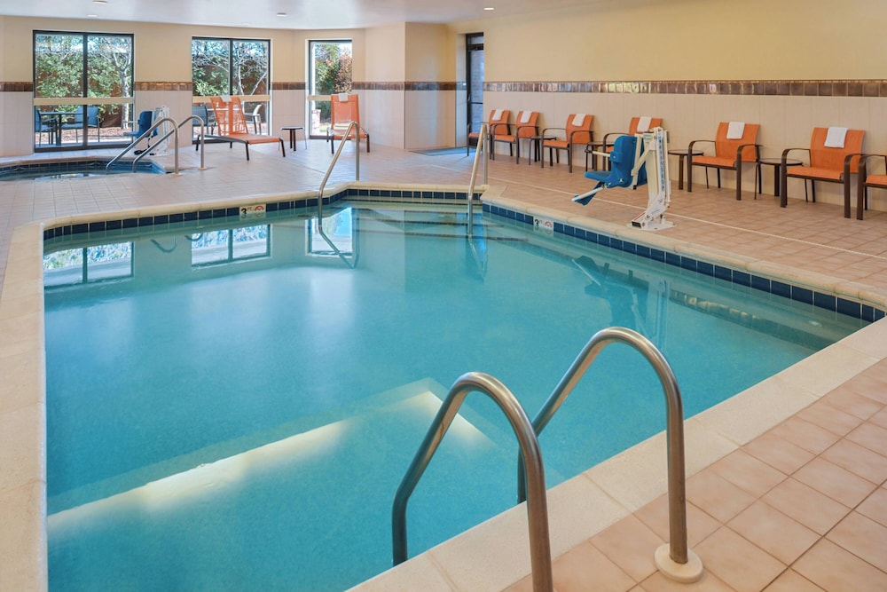 Country Inn & Suites by Radisson Brown Deer Milwaukee North - photo 22