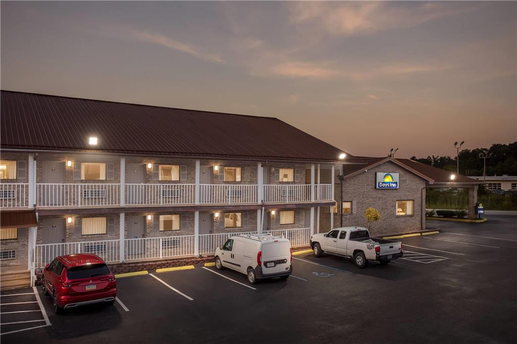 Days Inn by Wyndham Huntington - photo 5