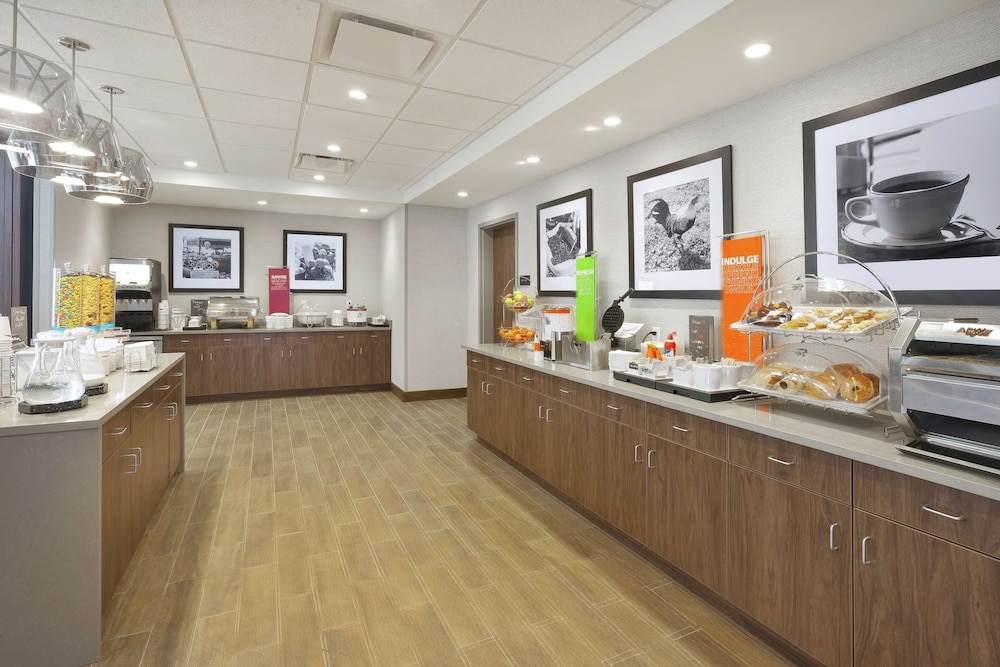Hampton Inn & Suites Grandville Grand Rapids South - photo 25