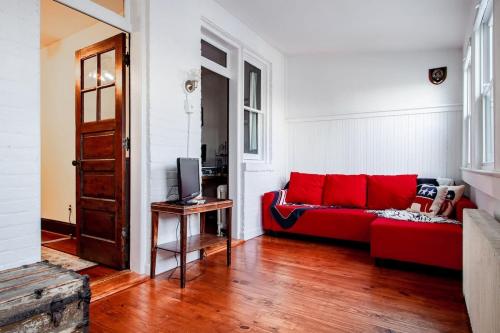 The E St Retreat Lovely 3 BR Nestled between H St & Eastern Market — 4-Star Luxury Hotel in Washington, United States