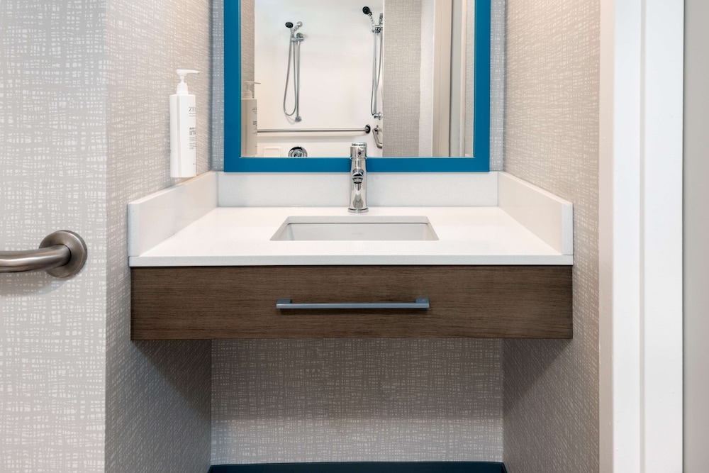 Hampton Inn Boston Bedford Burlington - photo 23