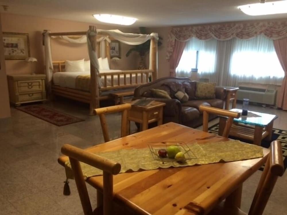 Marvin's Garden Inn - photo 36
