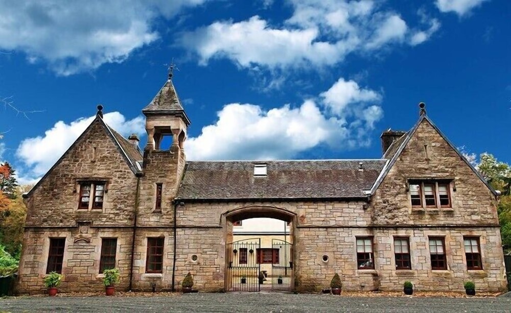 Auchenheglish Lodges Carriage Lodge — 4-Star Luxury Hotel in Alexandria, United Kingdom