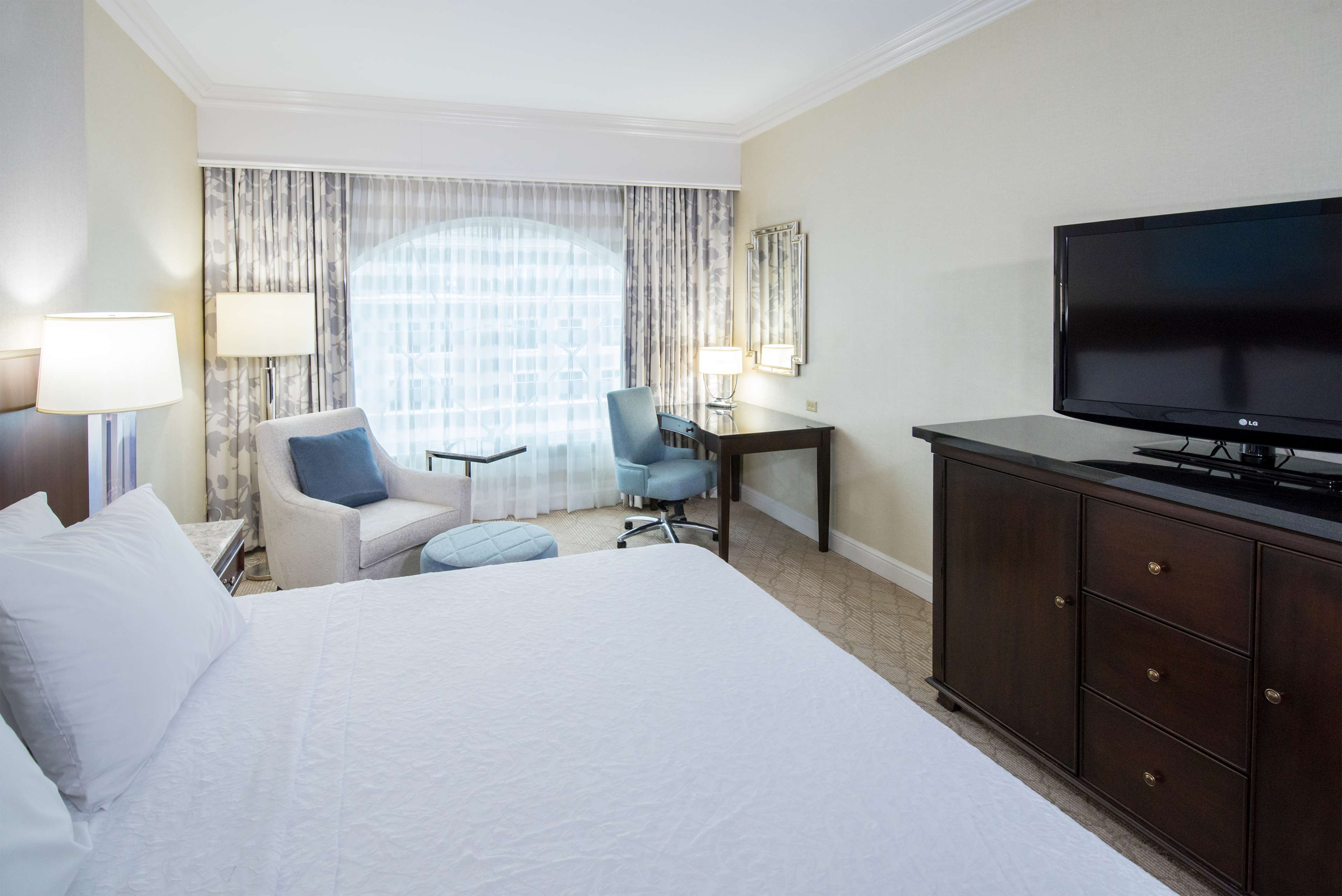 Hampton Inn & Suites Charlotte SouthPark at Phillips Place - photo 27