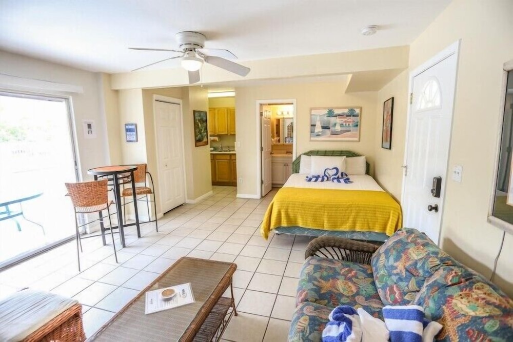 106 Tropical Shores Manor Fort Myers Beach - photo 9
