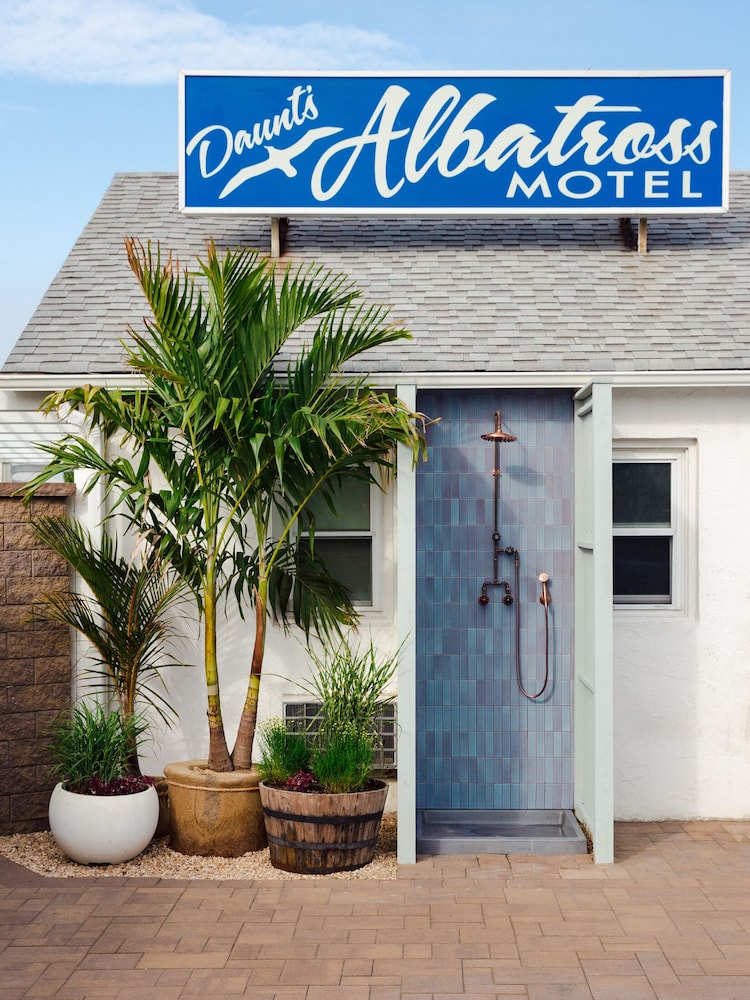Daunt's Albatross Motel - photo 14