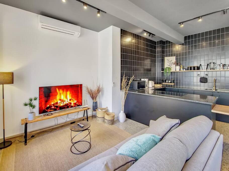 City Bowl Apartment with Rooftop Pool