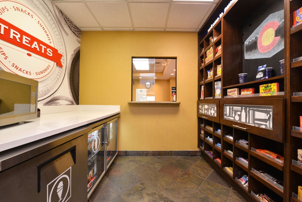 Hampton Inn & Suites Pueblo Southgate - photo 48