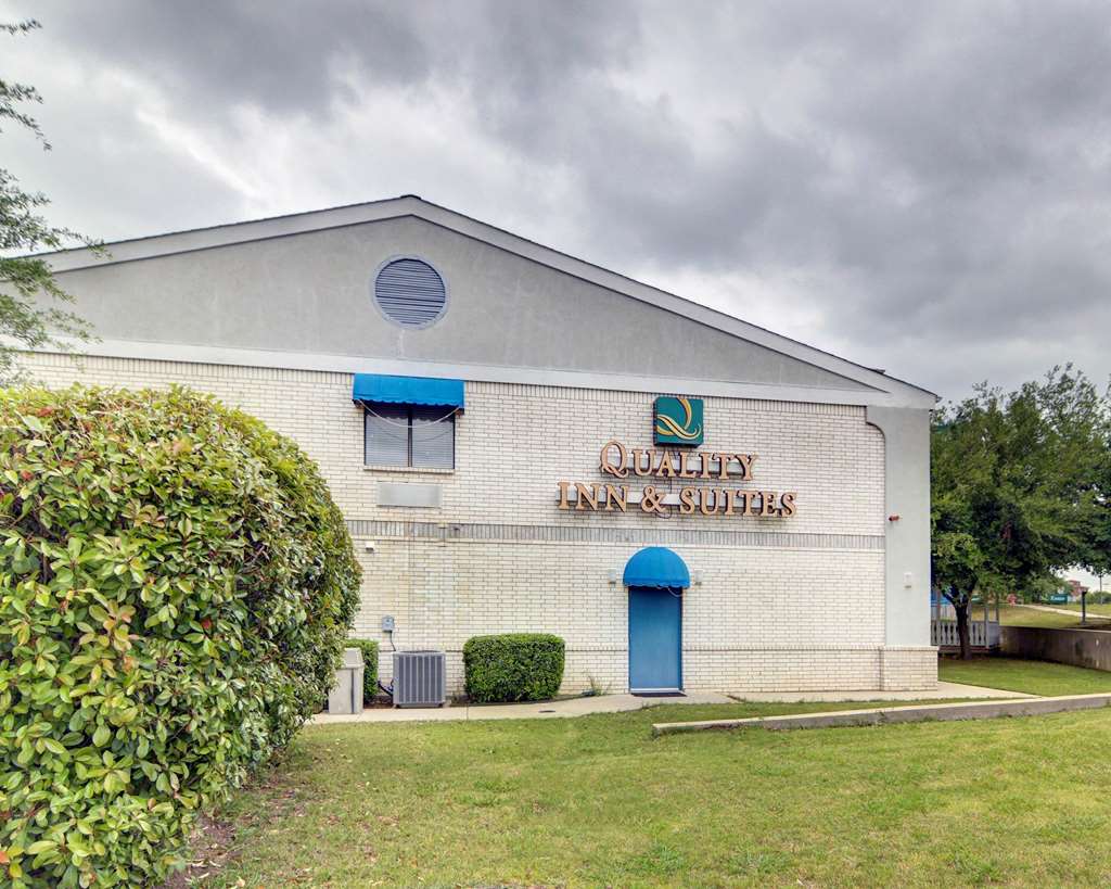 Quality Inn & Suites Grand Prairie South - photo 4