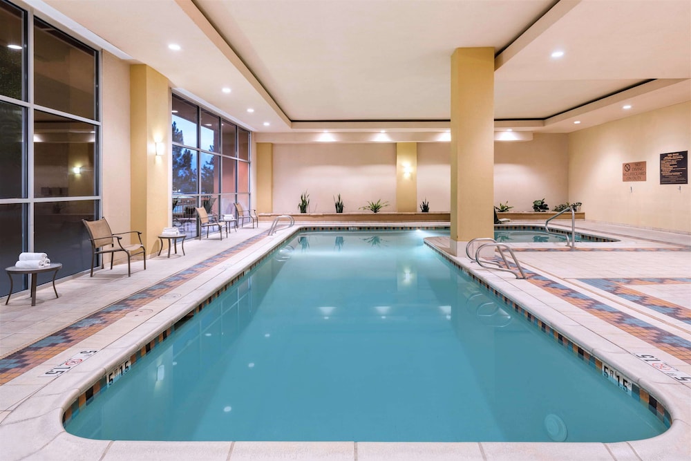 Embassy Suites by Hilton Albuquerque - photo 35