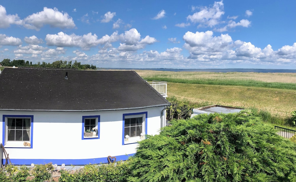 Serene Waterview Retreat 2 Bedrooms in Mönkebude Germany — 4-Star Luxury Hotel in Ueckermuende, Germany