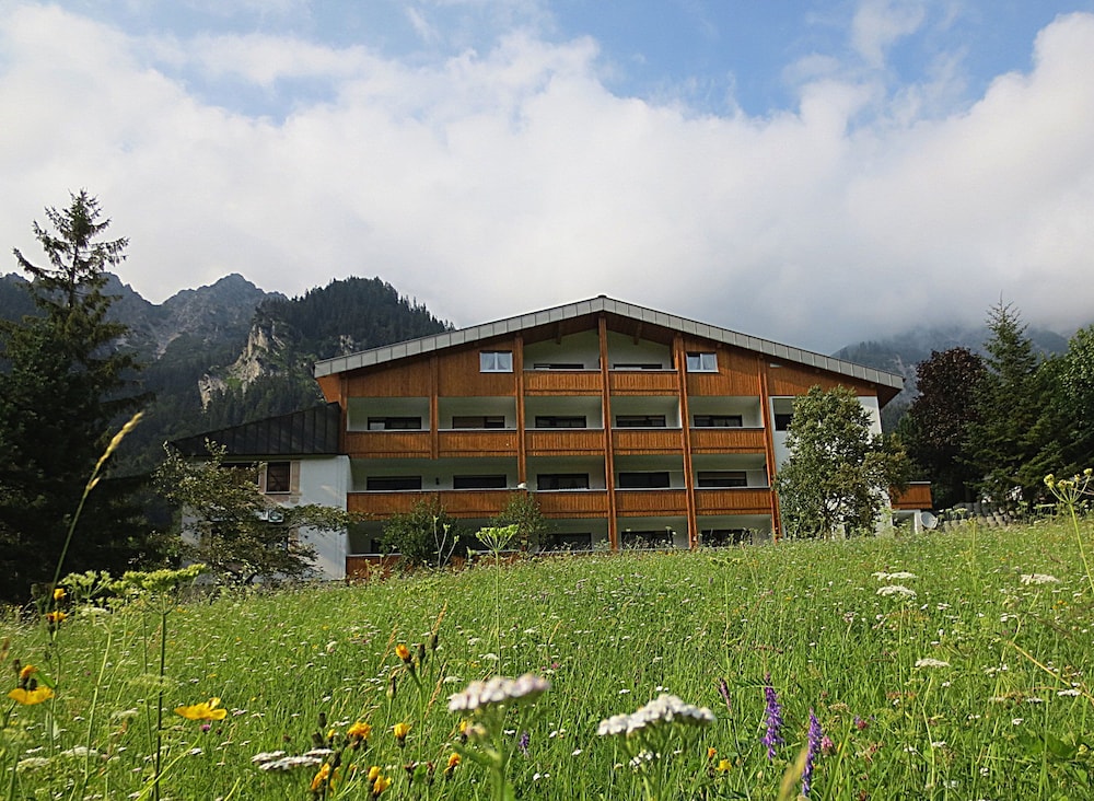 Hotel Sonnblick - carbon neutral hotel in Dalaas
