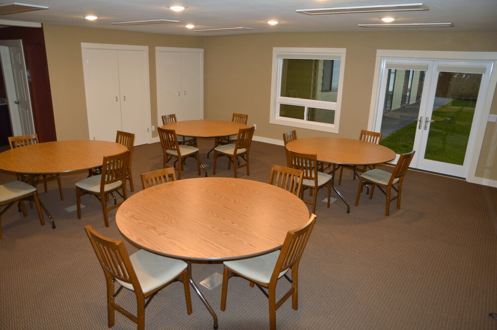 Astoria Crest Motel - photo 85