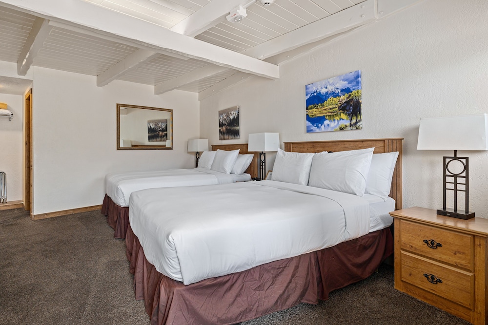 Elk Refuge Inn - photo 41