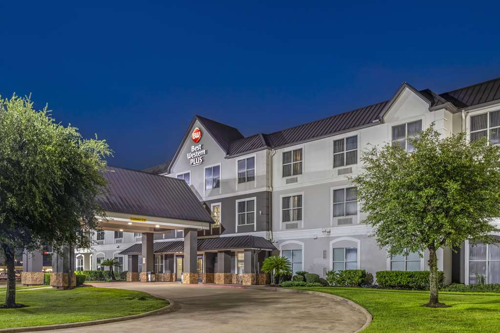 Best Western Plus Hobby Airport Inn & Suites - photo 2