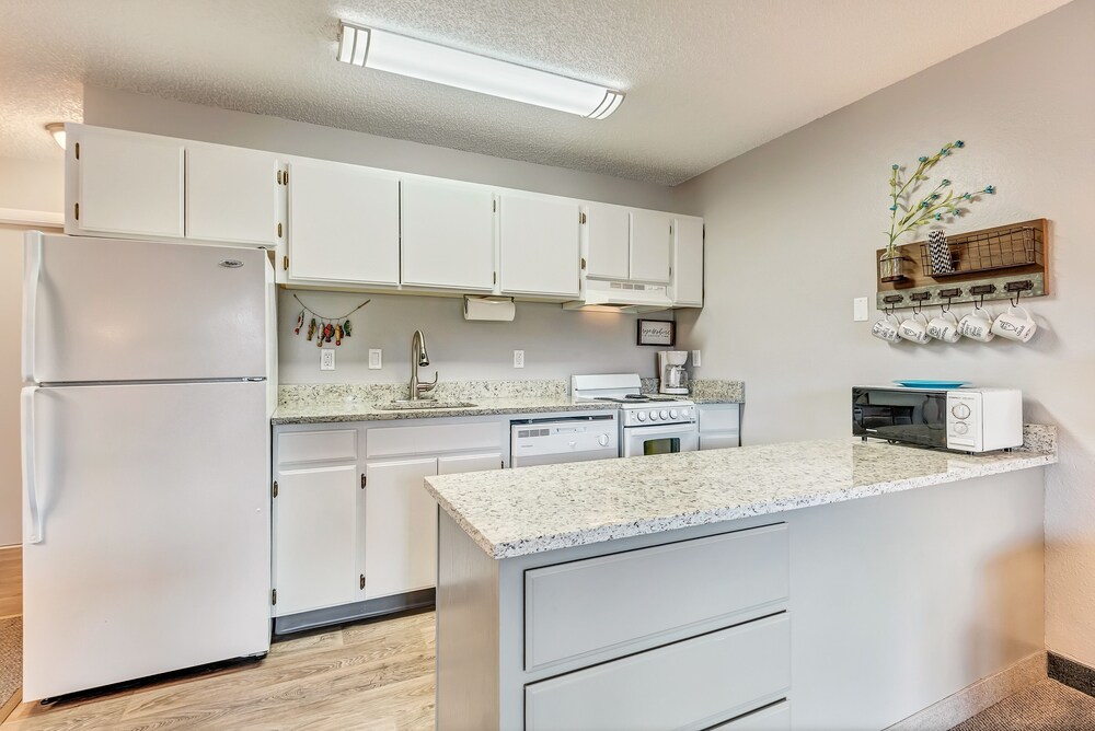 Bend Riverside Inn & Suites - photo 169