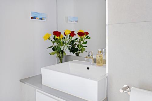 Margot Luxury apartment City Ocean & Mountain views — 4-Star Luxury Hotel in Cape Town, South Africa
