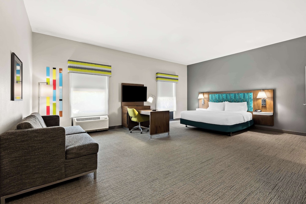 Hampton Inn & Suites Canton - photo 16