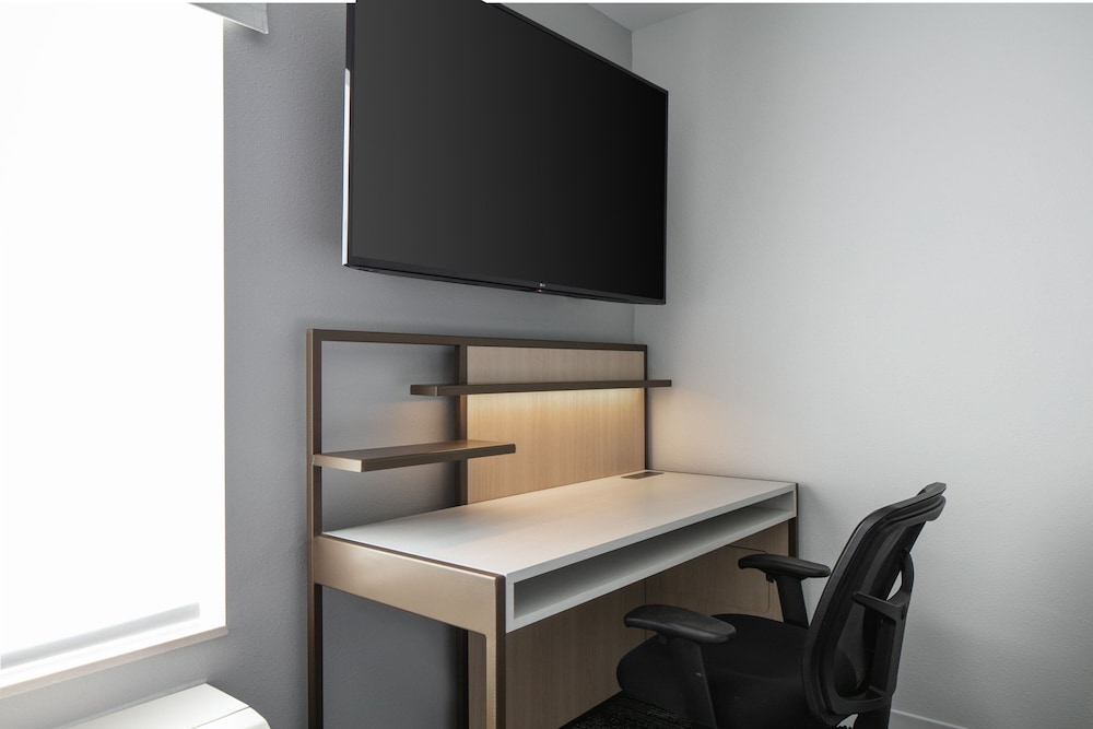 TownePlace Suites by Marriott Oshkosh - photo 13