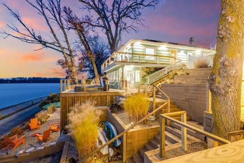 UncleLarry's Lake Place Sleeps 10 & Hot Tub — hotel in Laporte