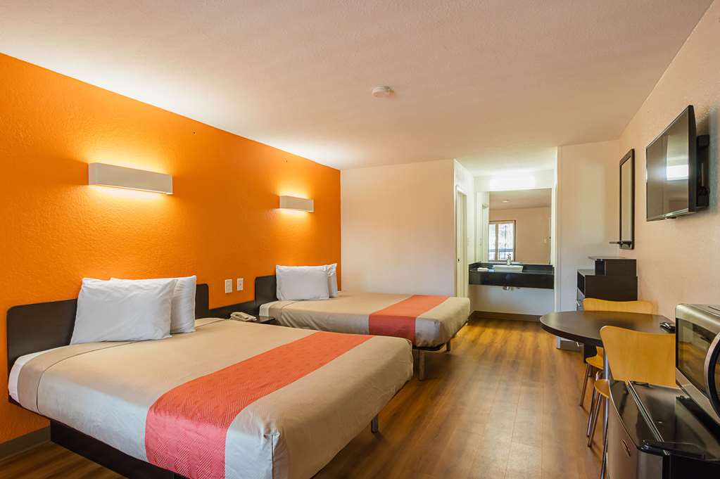 Motel 6 Savannah GA Midtown - photo 9